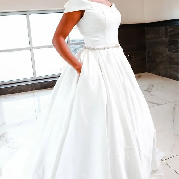 Sweetheart Sleeveless Wedding Dress with Crystal Belt and pockets-ivory - Picture 4 of 5